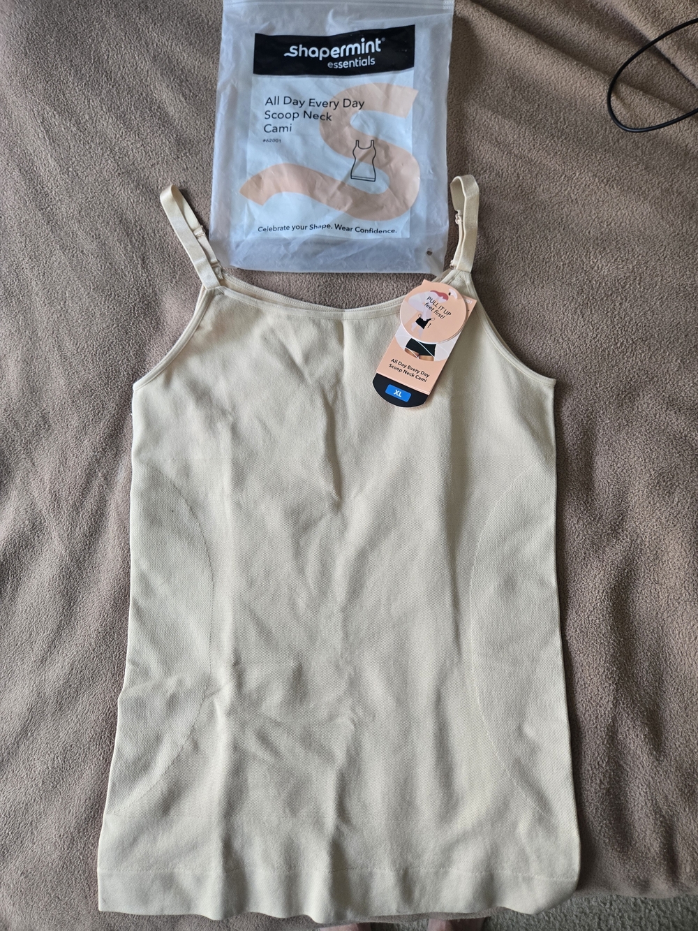 Shapermint Essentials Women's Scoop Neck Cami - Cream